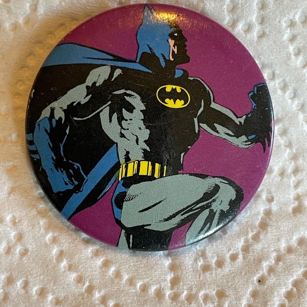 Vintage DC Comics inc 1989 Batman button pin